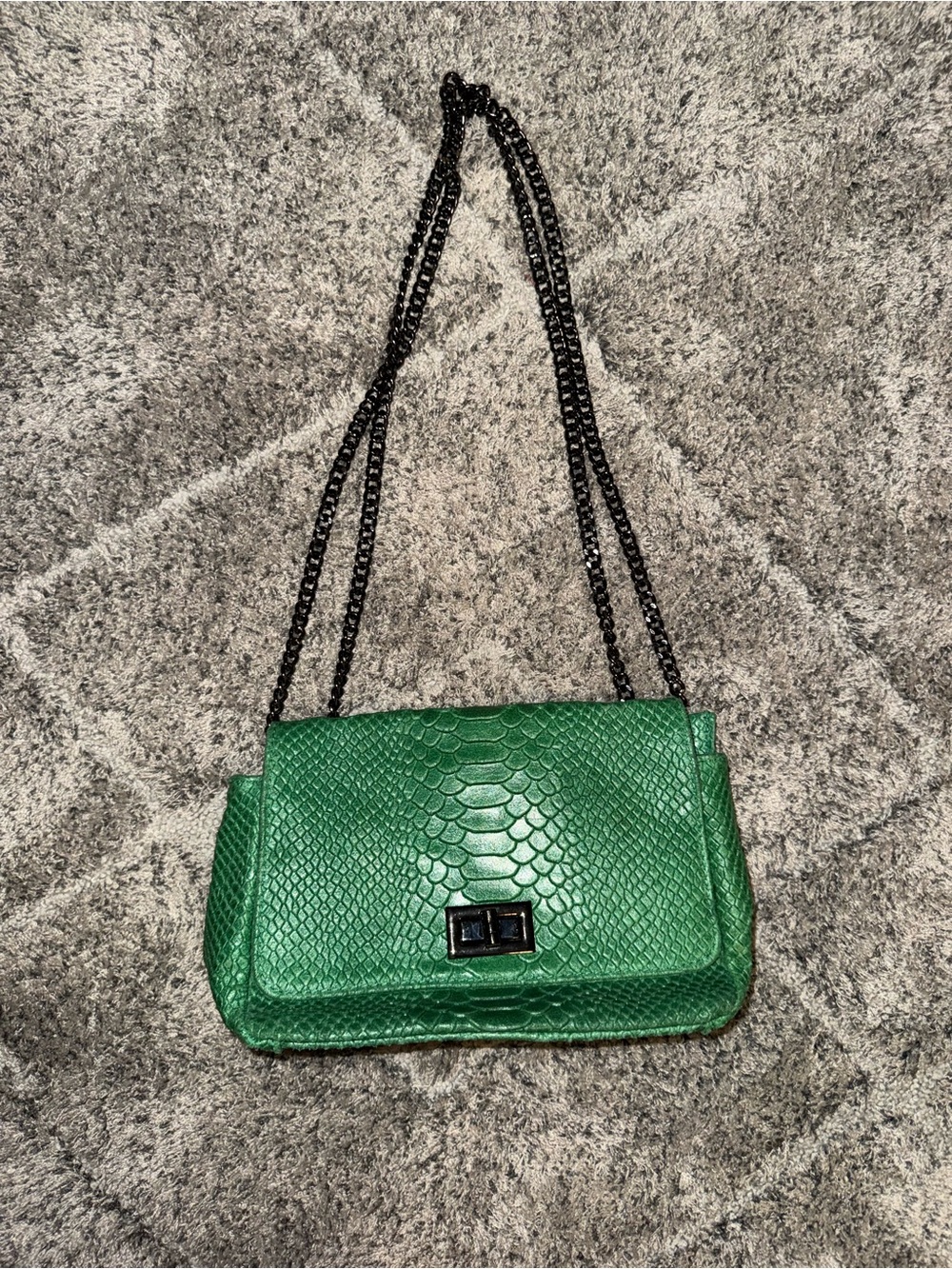 Green Textured Faux-Snake Crossbody Bag with Chain Strap